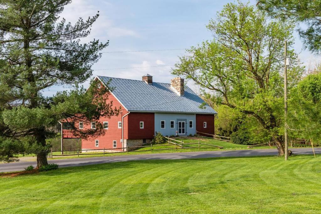 The Barn At Evermore: Riverfront Retreat W/Hot Tub Luray Kültér fotó