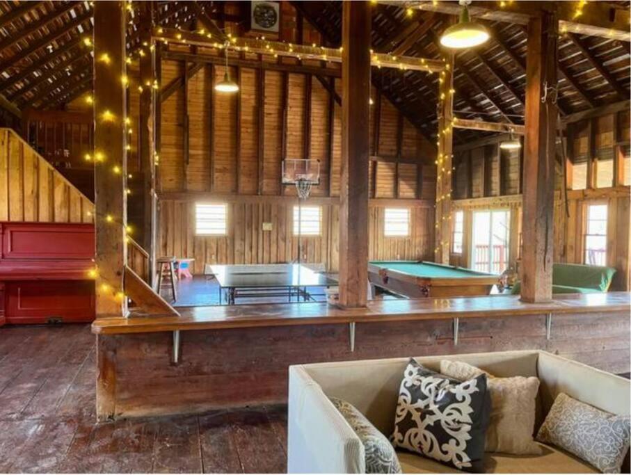 The Barn At Evermore: Riverfront Retreat W/Hot Tub Luray Kültér fotó