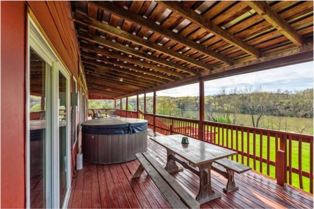 The Barn At Evermore: Riverfront Retreat W/Hot Tub Luray Kültér fotó