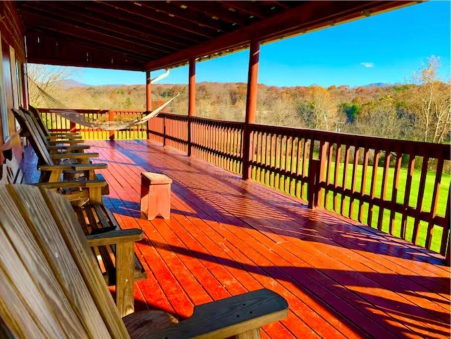 The Barn At Evermore: Riverfront Retreat W/Hot Tub Luray Kültér fotó