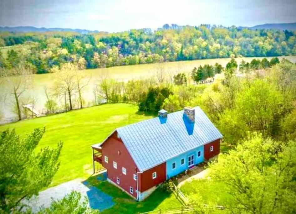 The Barn At Evermore: Riverfront Retreat W/Hot Tub Luray Kültér fotó