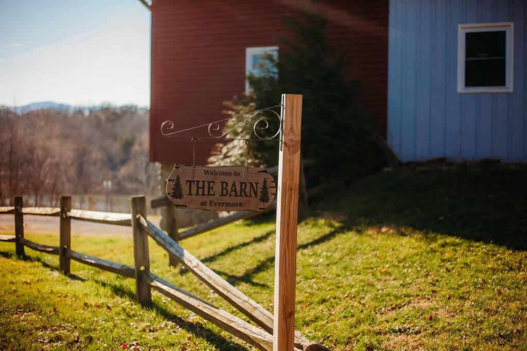 The Barn At Evermore: Riverfront Retreat W/Hot Tub Luray Kültér fotó