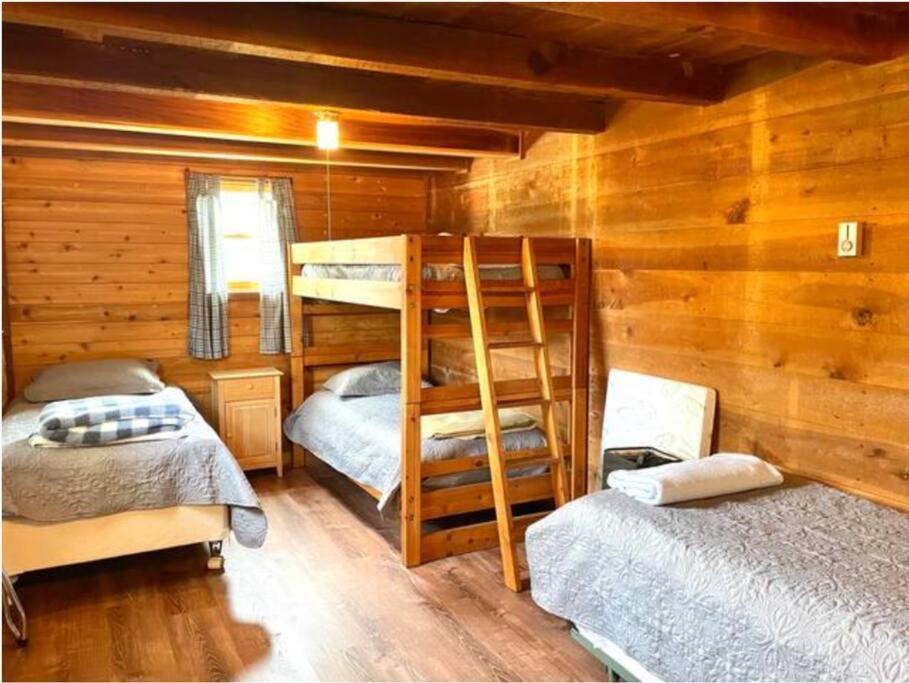 The Barn At Evermore: Riverfront Retreat W/Hot Tub Luray Kültér fotó