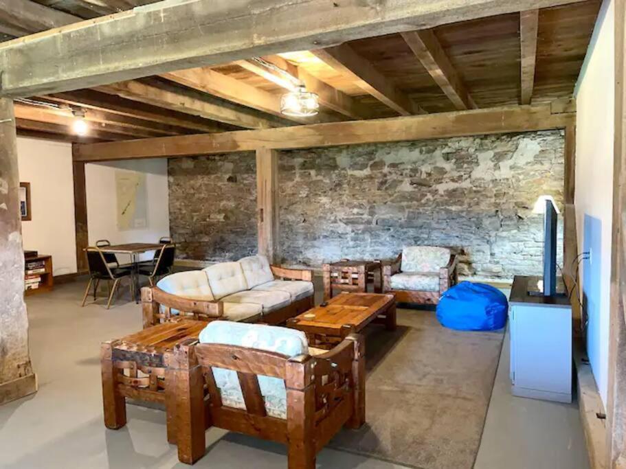 The Barn At Evermore: Riverfront Retreat W/Hot Tub Luray Kültér fotó