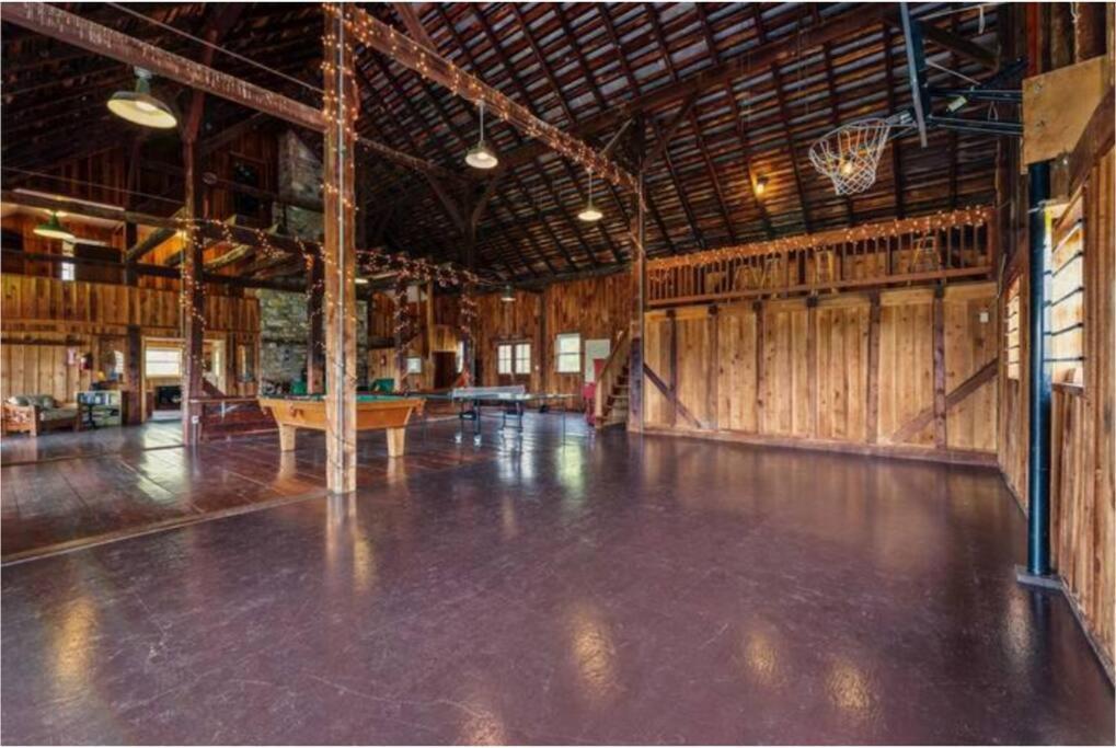 The Barn At Evermore: Riverfront Retreat W/Hot Tub Luray Kültér fotó