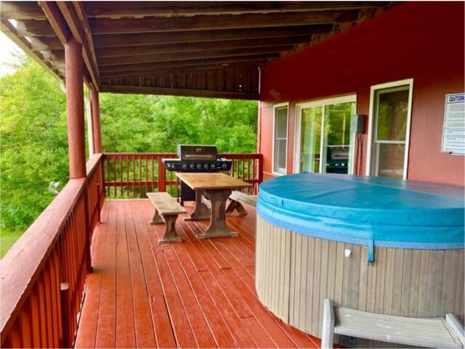 The Barn At Evermore: Riverfront Retreat W/Hot Tub Luray Kültér fotó