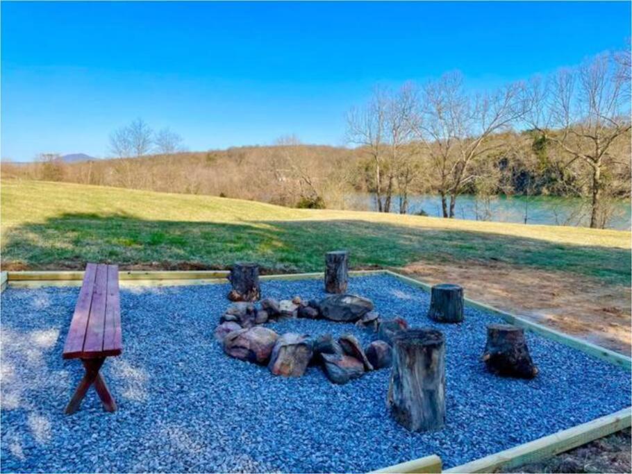 The Barn At Evermore: Riverfront Retreat W/Hot Tub Luray Kültér fotó